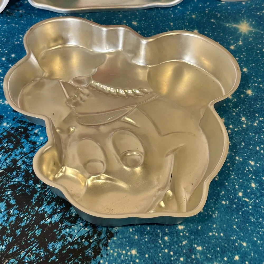 Wilton Vintage Cake Pan Lot of 4 Tmnt, bugs bunny, Mickey, Taz,